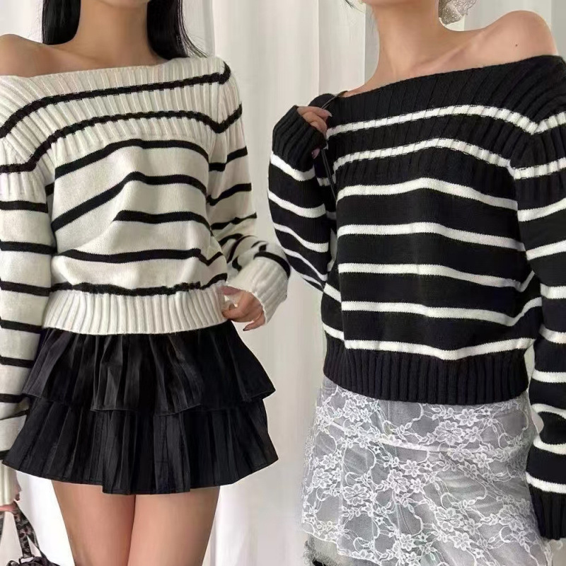 เสื้อไหมพรมคอวีลายทางสีสันสดใส - Women'S Fashion Trends Fall 2025 บทวิจารณ์และราคา